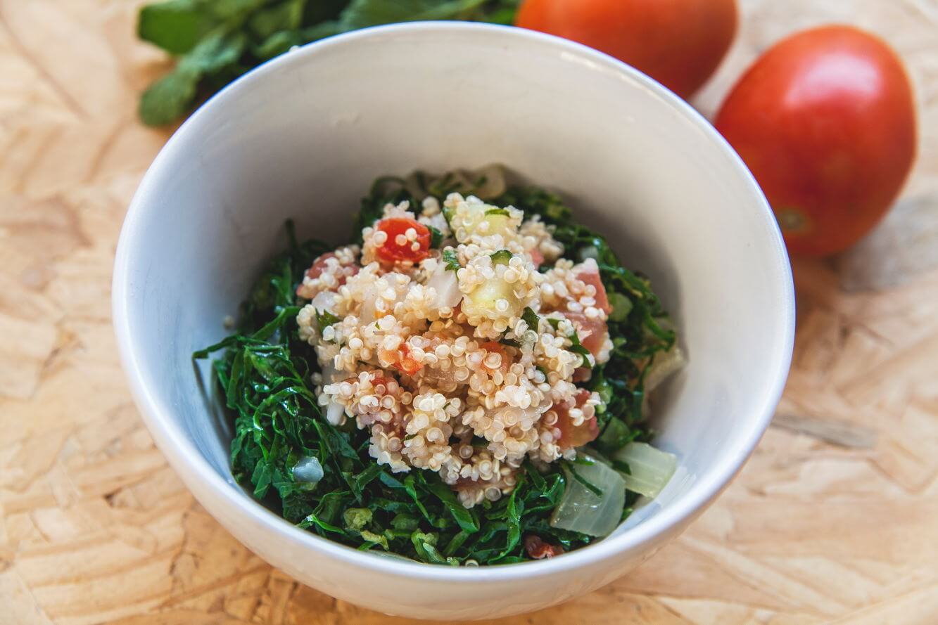 Quinoa-Risotto mit Tomate und Rucola